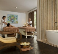 Couple-on-the-Bench-General-View-2-1024x683