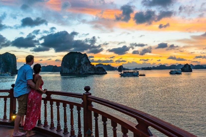 Hoan Kiem Lake & Ngoc Son Temple 