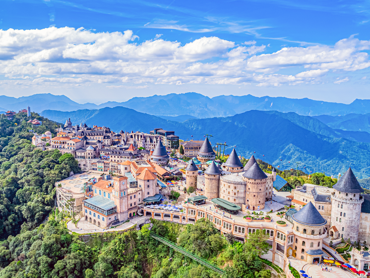 Golden-Bridge-The-famous-check-in-spot-in-Da-Nang