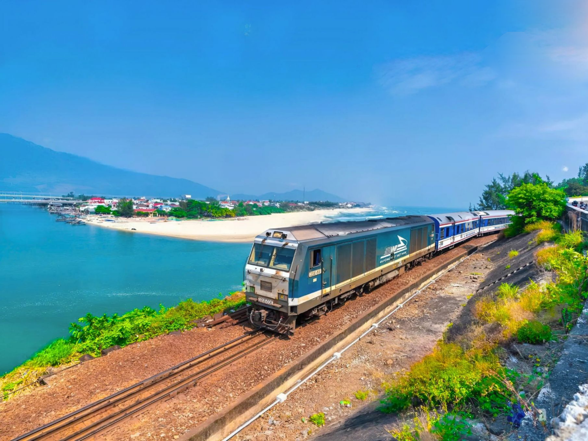 Lang-Co-Beach-An-ideal-coastal-retreat-near-Hue-and-Da-Nang